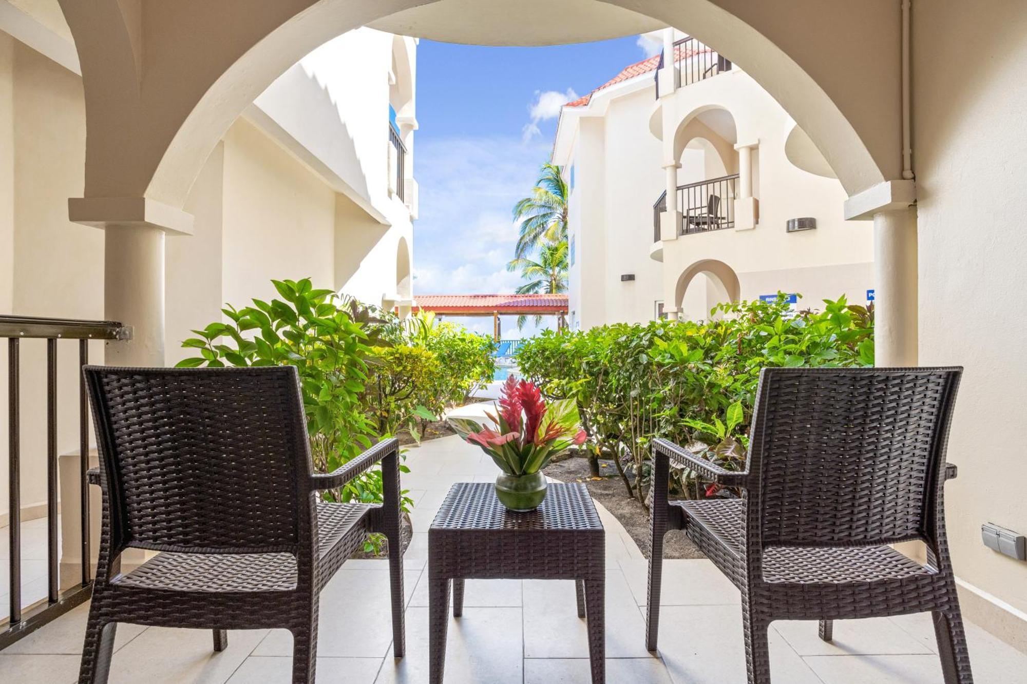 Sunbreeze Suites ซานเปโดร ภายนอก รูปภาพ