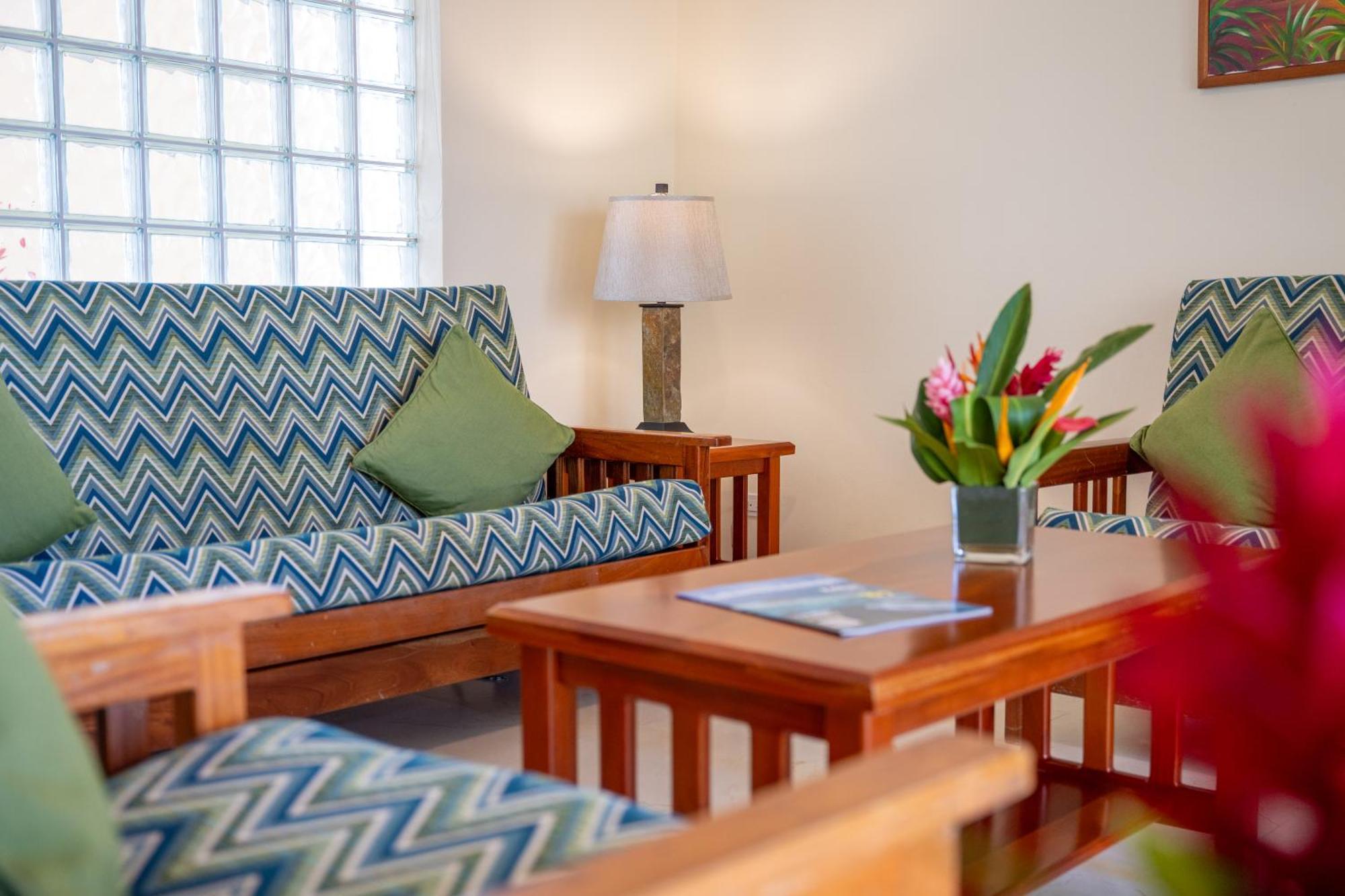 Sunbreeze Suites ซานเปโดร ภายนอก รูปภาพ