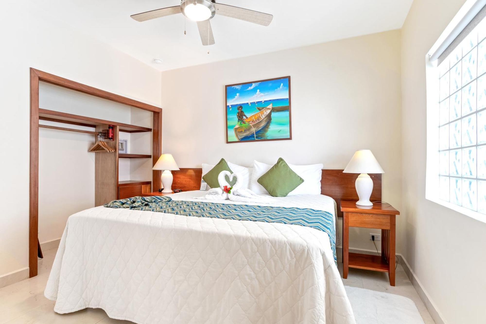 Sunbreeze Suites ซานเปโดร ภายนอก รูปภาพ